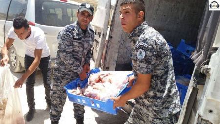 بالصور: الضابطة الجمركية تضبط دجاج مجمد غير صالح على مدخل جنين